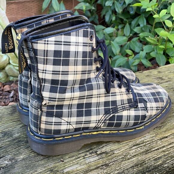 Dr Martens England Plaid Vegetarian Grunge Combat BootsWomen's 8 US 6 UK - Picture 5 of 15
